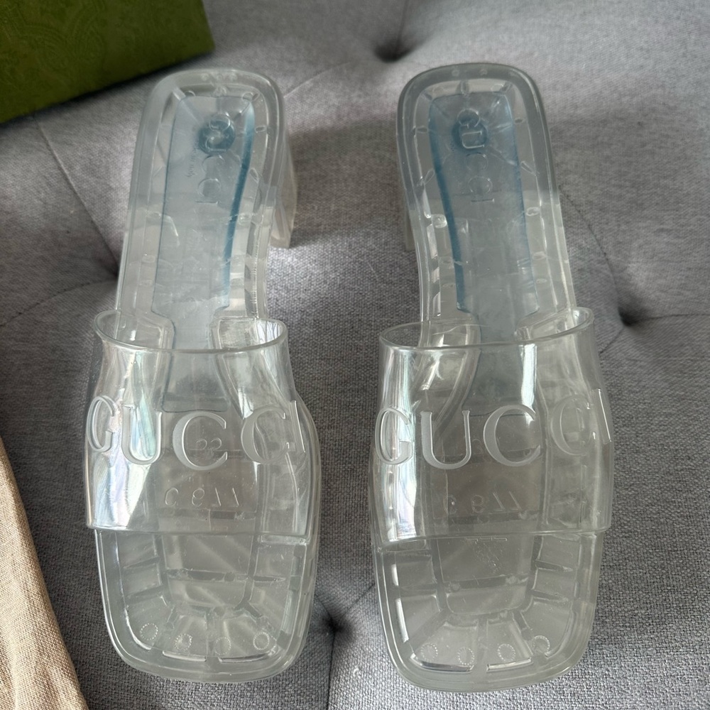 Gucci jelly plastic slides size 35